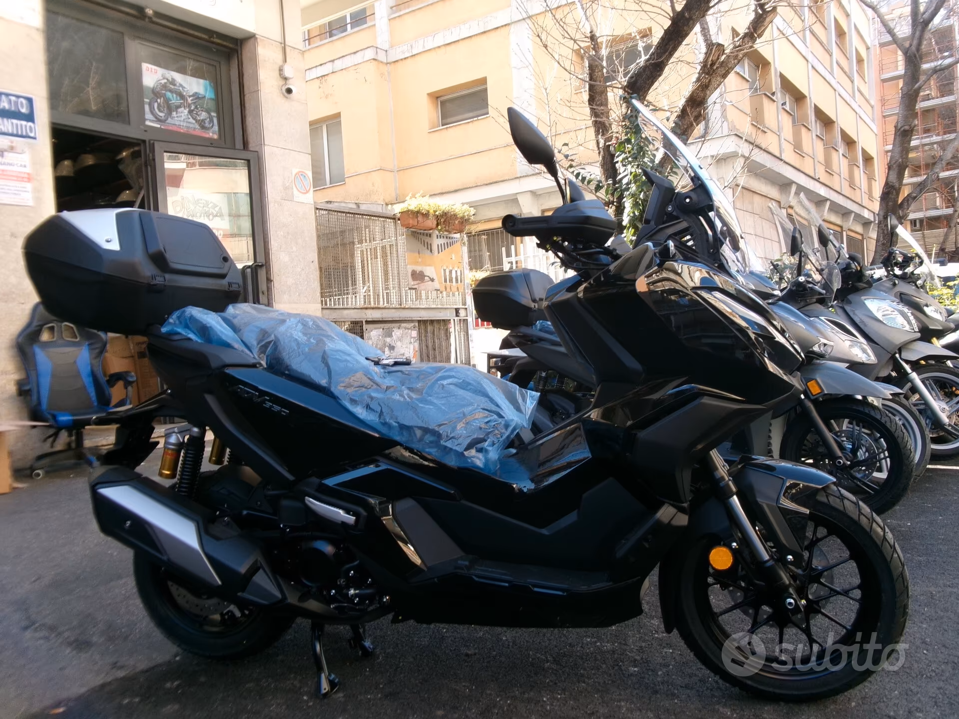 Honda ADV 350 foto 2
