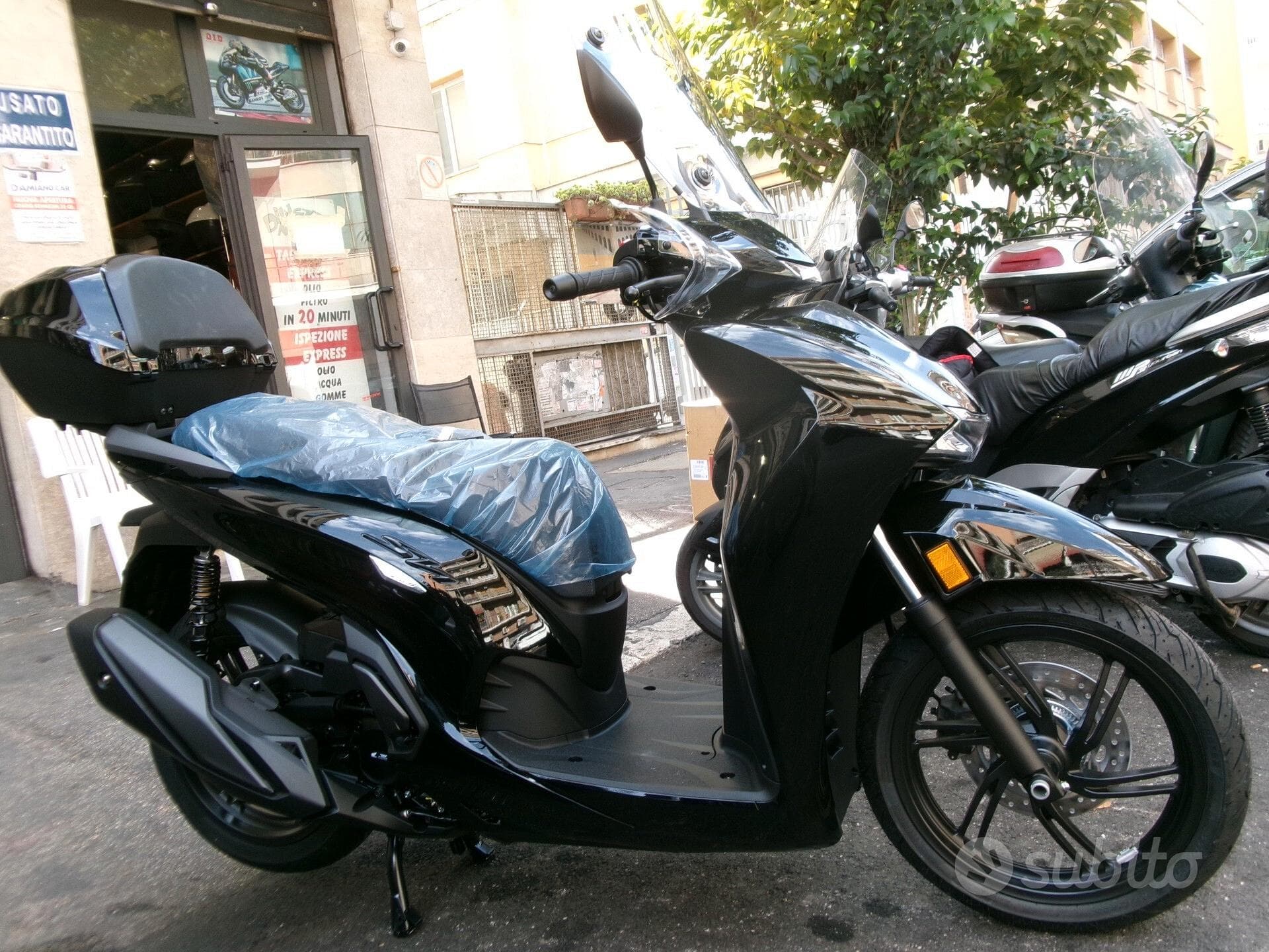 Honda SH 350 foto 2