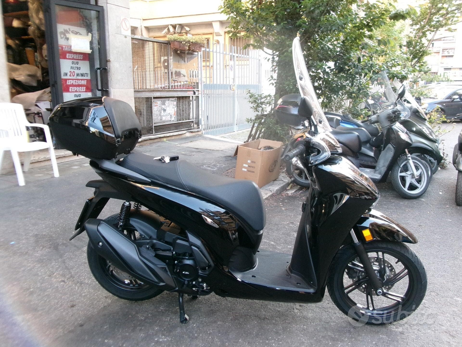 Honda SH 350 Total Black foto 2
