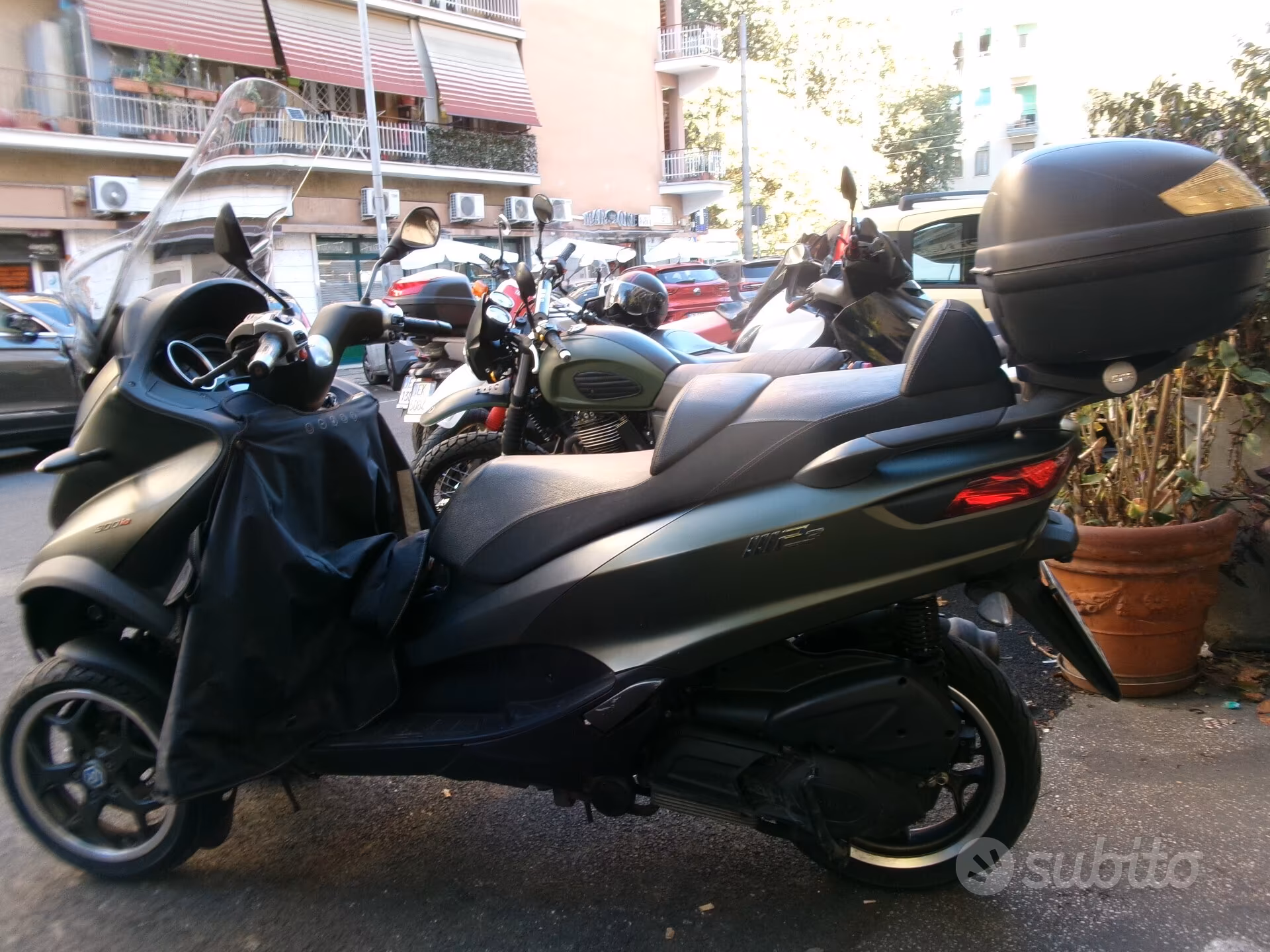 Piaggio MP3 300 Lt Guidabile Patente B foto 3