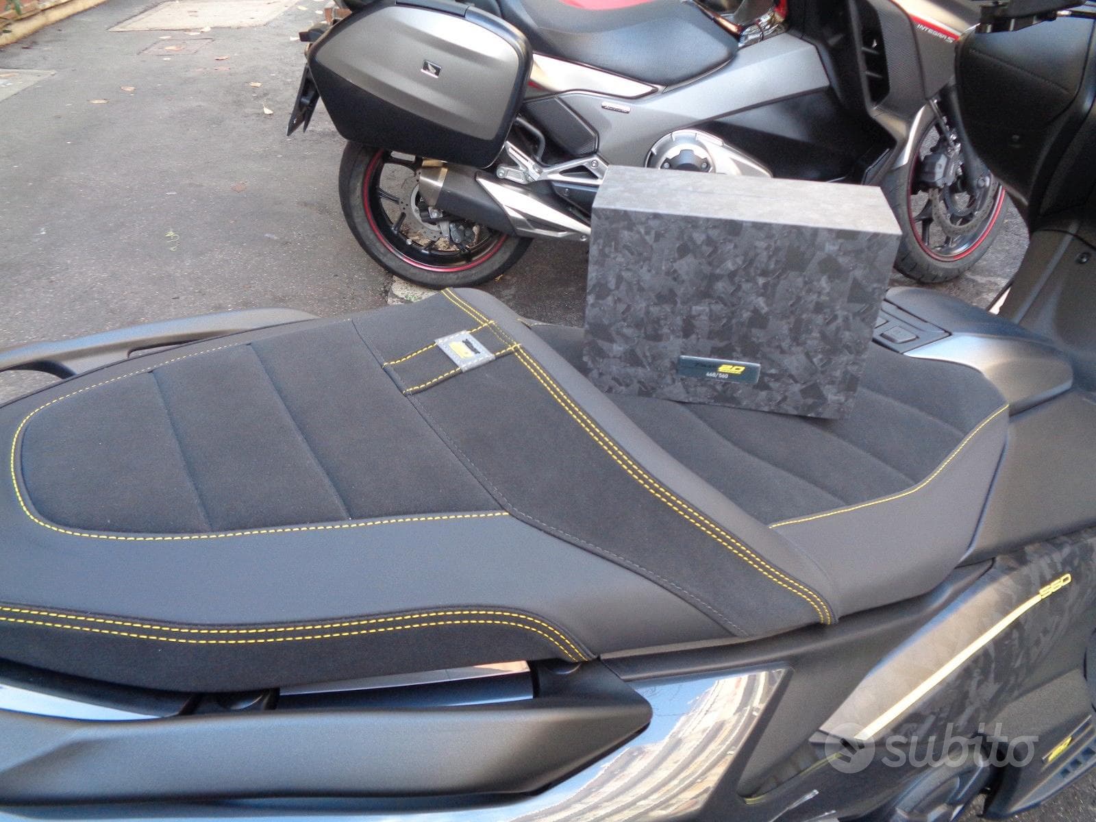 Yamaha T Max 560 20° Anniversario Serie Limitata foto 8