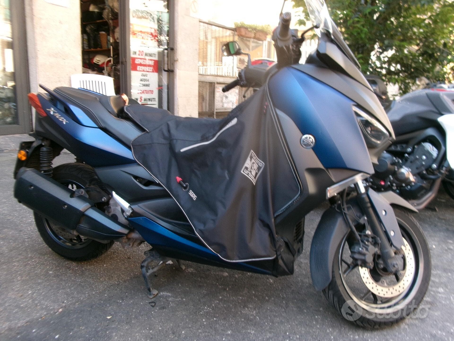 Yamaha X-Max 300 foto 3